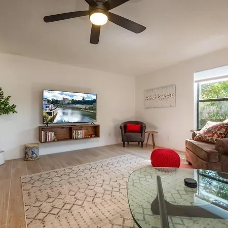 Casa Lupita- Patio & Firepit, King Bed 4br Holiday home